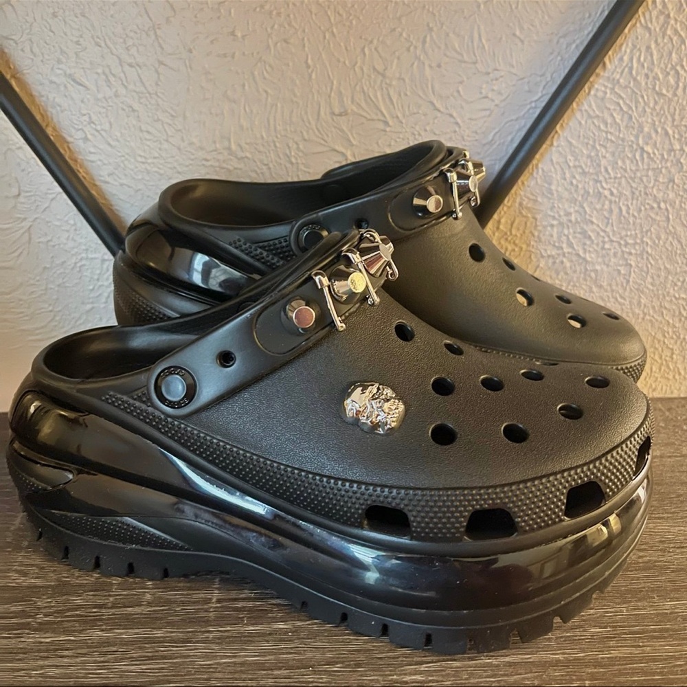 SOLD 🖤🗯️ Crocs Mega Crush Rebel Black Platform Clogs W9 M7